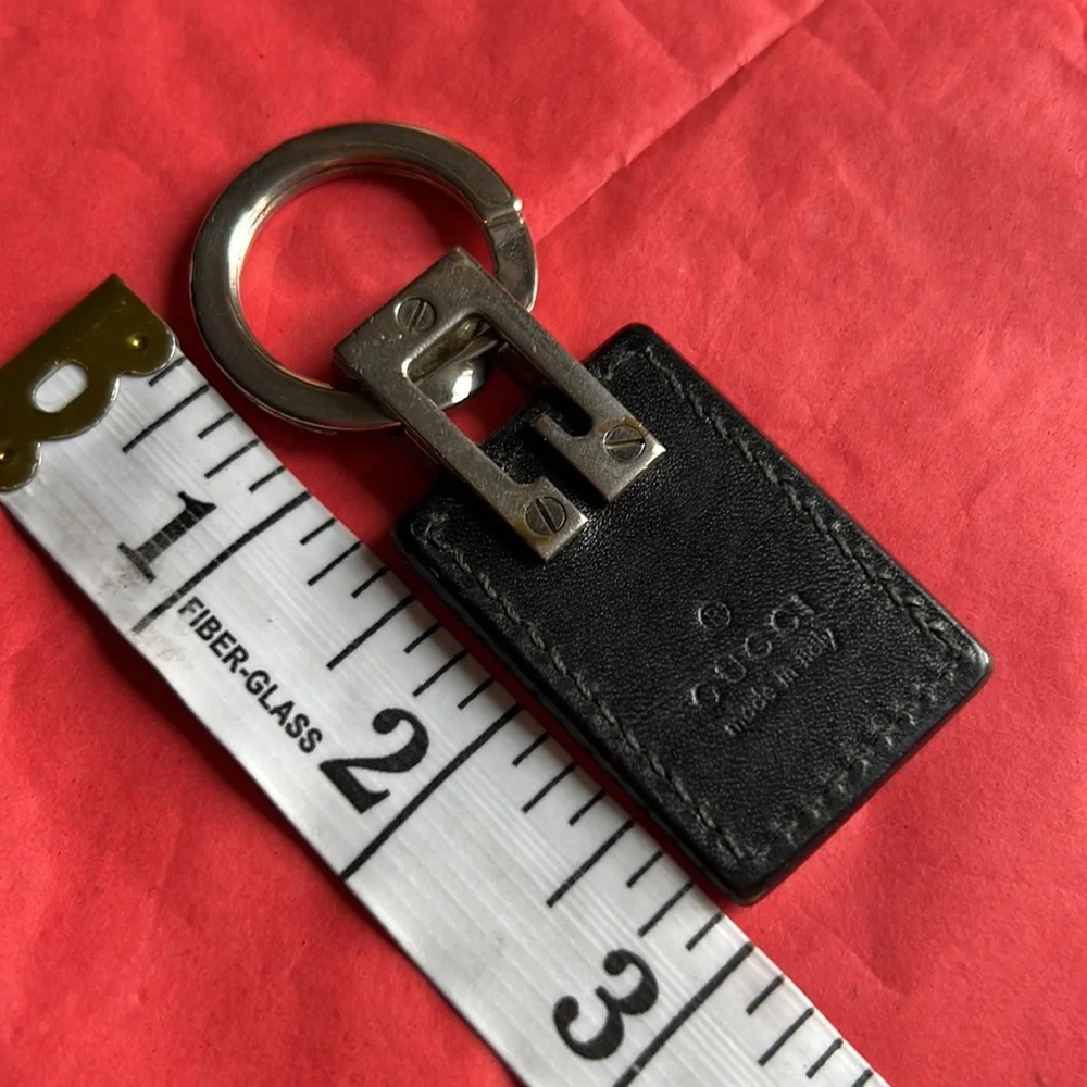 GUCCI Logo Silver Metal Tone Leather Key Holder Charm Unisex Vintage Authentic